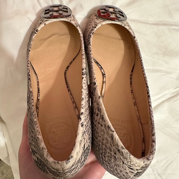 Tory Burch Reva Snakeskin Printed Flats with Pewter Logo (Sz 9) - Picture 3 of 4